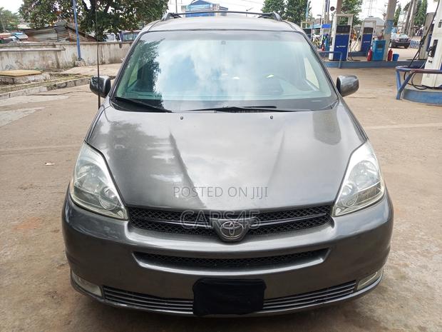 Toyota Sienna 2004 Gray