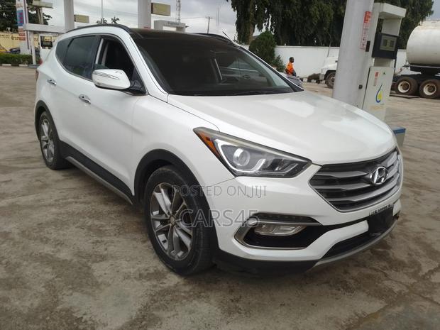 Hyundai Santa Fe 2017 White