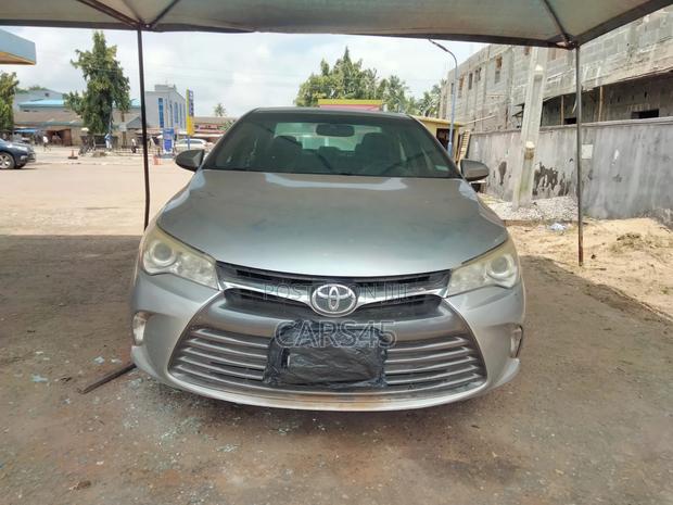 Toyota Camry 2015 Silver
