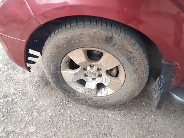 Nissan Pathfinder 2005 Red