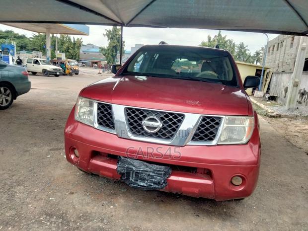 Nissan Pathfinder 2005 Red