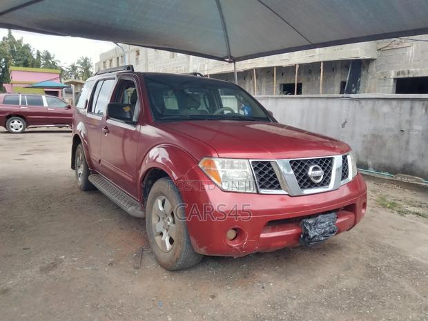 Nissan Pathfinder 2005 Red