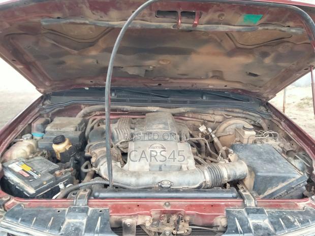 Nissan Pathfinder 2005 Red
