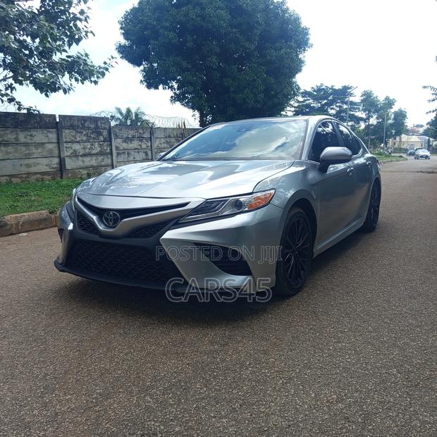 Toyota Camry 2019 Gray