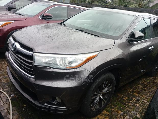 Toyota Highlander XLE V6 4x4 (3.5L 6cyl 6A) 2016 Gray