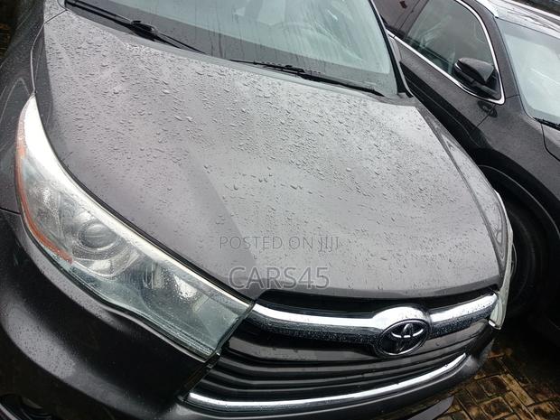 Toyota Highlander XLE V6 4x4 (3.5L 6cyl 6A) 2016 Gray
