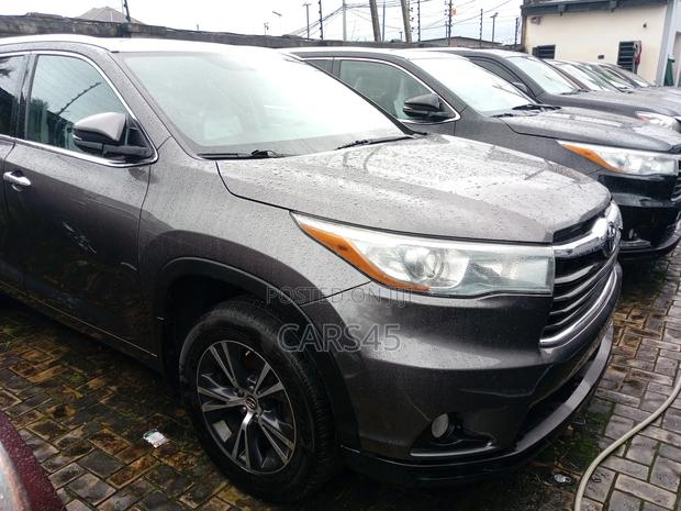 Toyota Highlander XLE V6 4x4 (3.5L 6cyl 6A) 2016 Gray