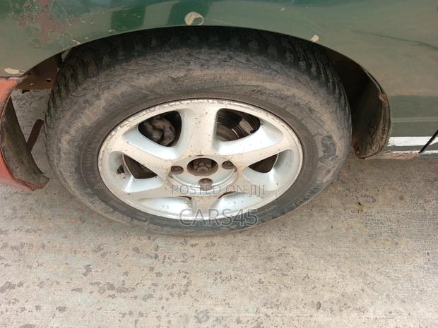 Nissan Primera 2000 Green