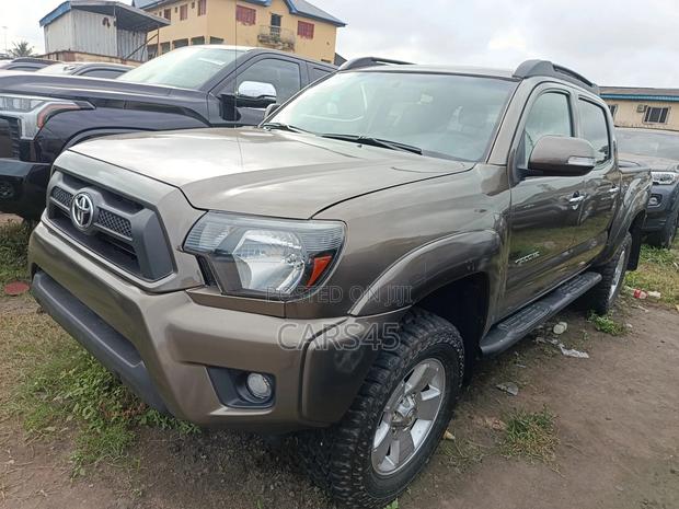Toyota Tacoma 2015 Brown