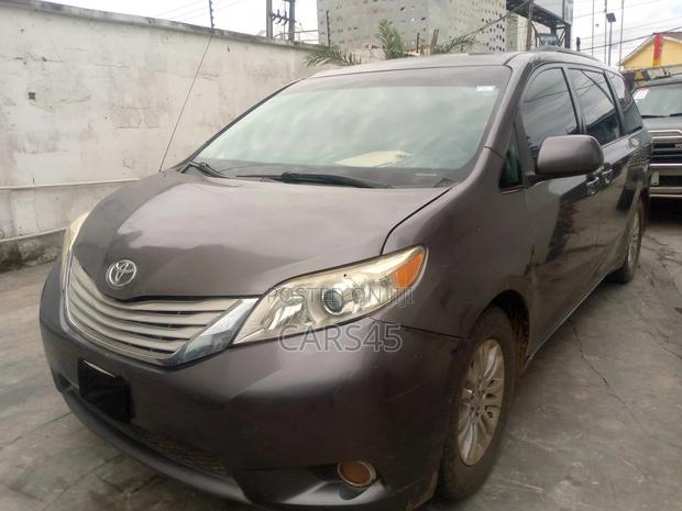 Toyota Sienna XLE 7 Passenger 2011 Gray