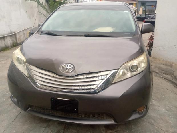 Toyota Sienna XLE 7 Passenger 2011 Gray