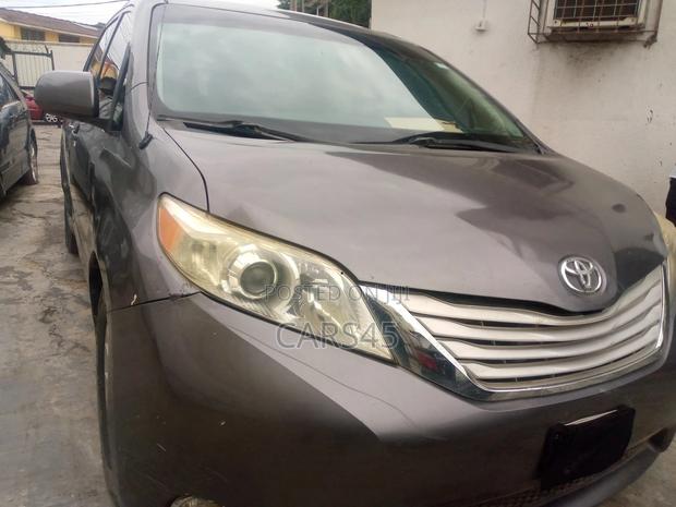 Toyota Sienna XLE 7 Passenger 2011 Gray