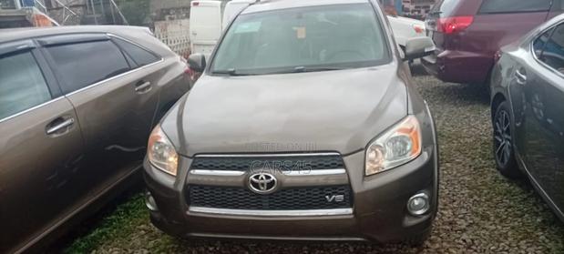 Toyota RAV4 2011 Gold
