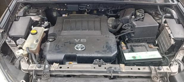 Toyota RAV4 2011 Gold