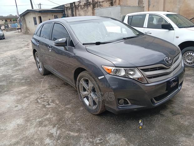 Toyota Venza LE 4dr Wagon AWD (3.5L 6cyl 6A) 2014 Gray