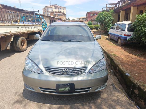 Toyota Camry 2005 Gray
