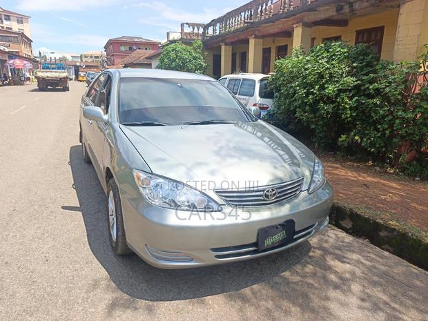 Toyota Camry 2005 Gray