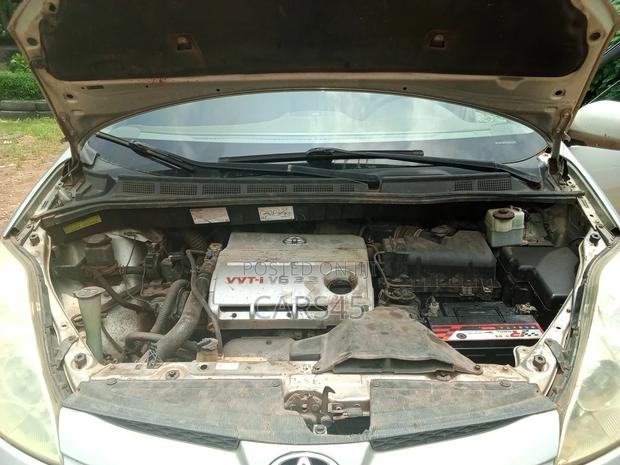 Toyota Sienna 2006 Silver