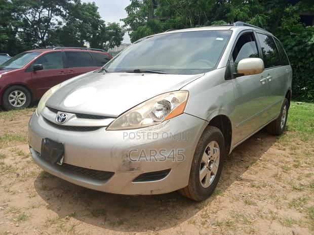Toyota Sienna 2006 Silver