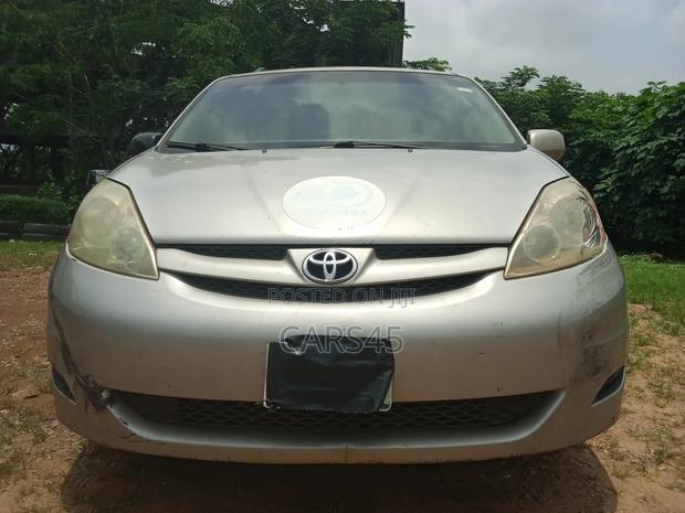 Toyota Sienna 2006 Silver