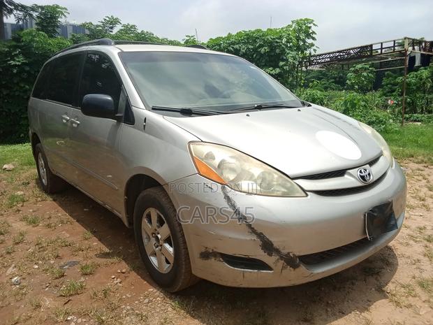 Toyota Sienna 2006 Silver