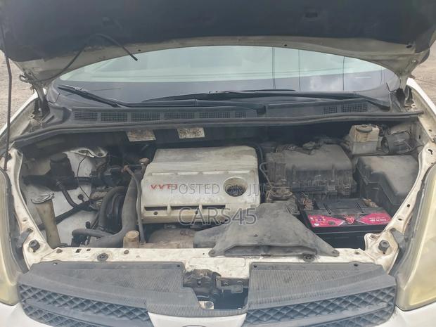 Toyota Sienna LE FWD (3.3L V6 5A) 2004 White