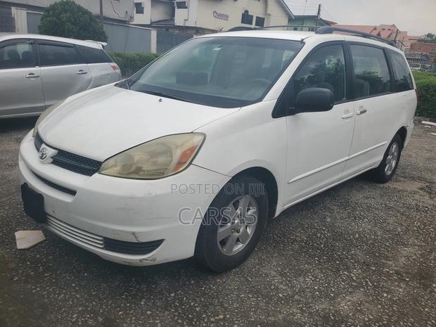 Toyota Sienna LE FWD (3.3L V6 5A) 2004 White