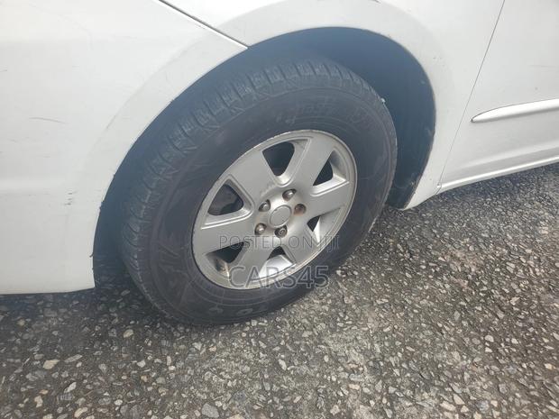 Toyota Sienna LE FWD (3.3L V6 5A) 2004 White