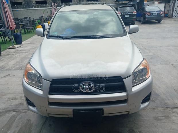 Toyota RAV4 2011 Silver
