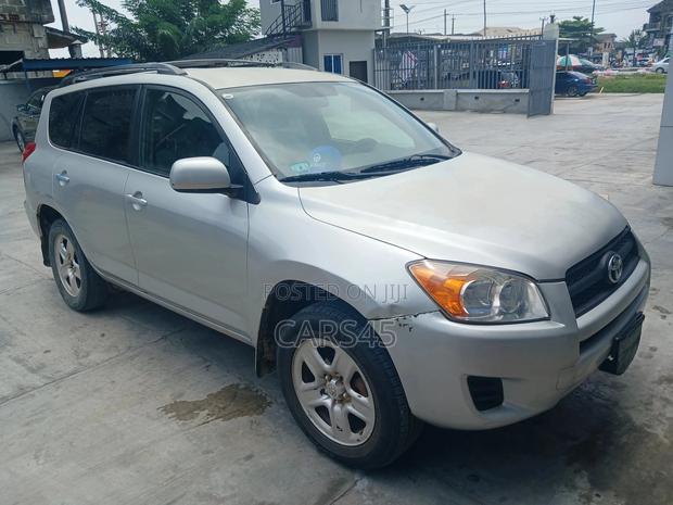 Toyota RAV4 2011 Silver