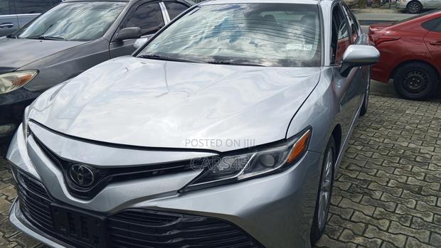 Toyota Camry LE FWD (2.5L 4cyl 8AM) 2018 Silver