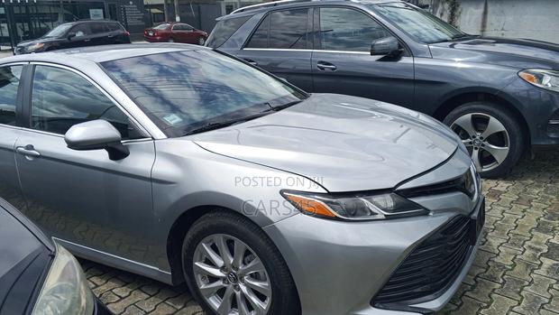 Toyota Camry LE FWD (2.5L 4cyl 8AM) 2018 Silver