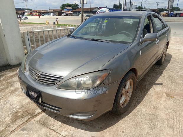 Toyota Camry 2005 Gray