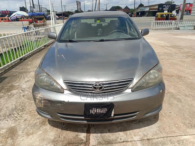 Toyota Camry 2005 Gray