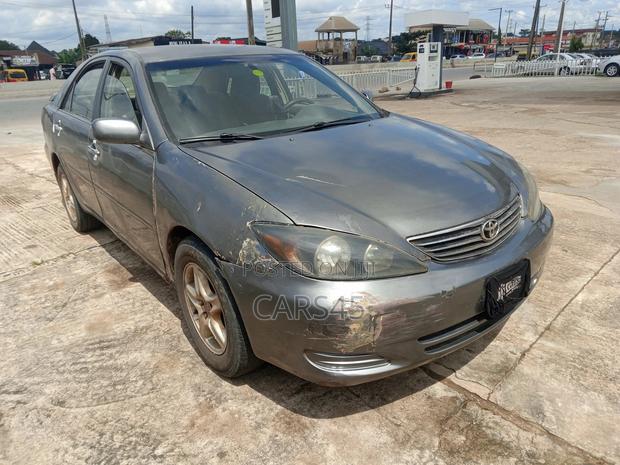 Toyota Camry 2005 Gray