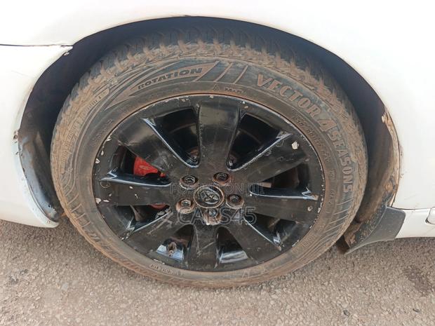 Toyota Avalon 2005 White