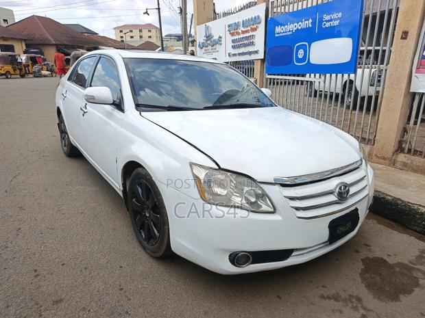 Toyota Avalon 2005 White