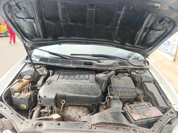 Toyota Avalon 2005 White