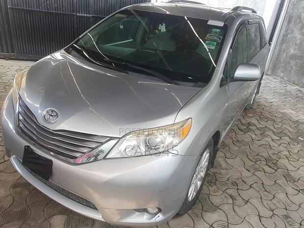 Toyota Sienna 2016 Brown