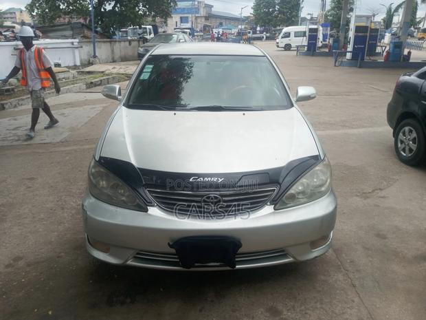 Toyota Camry 2005 Silver