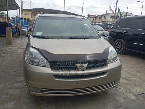 Toyota Sienna 2004 Gold