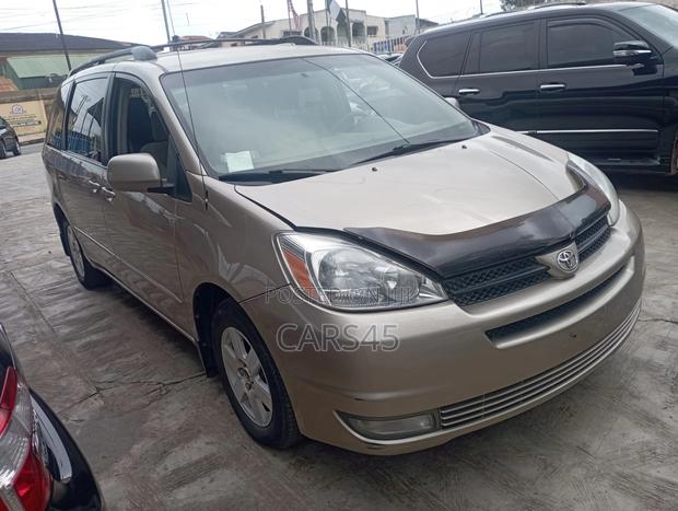 Toyota Sienna 2004 Gold