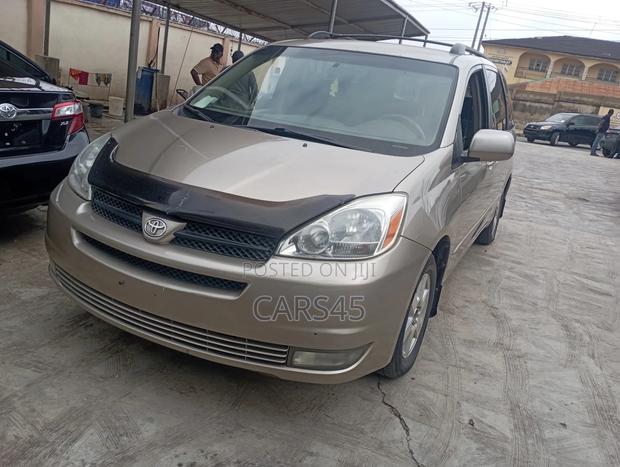 Toyota Sienna 2004 Gold