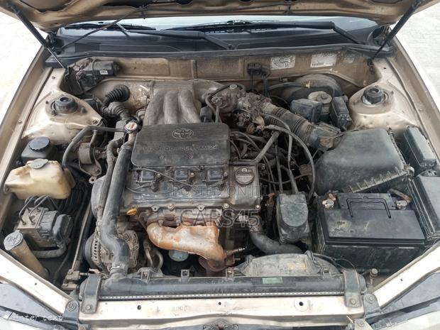 Toyota Avalon 1997 Gold