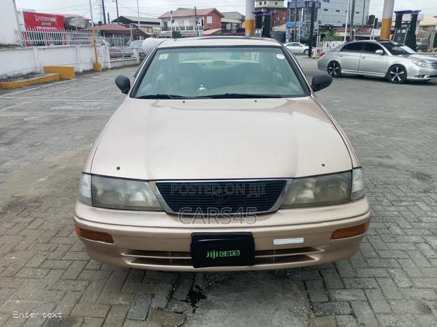Toyota Avalon 1997 Gold