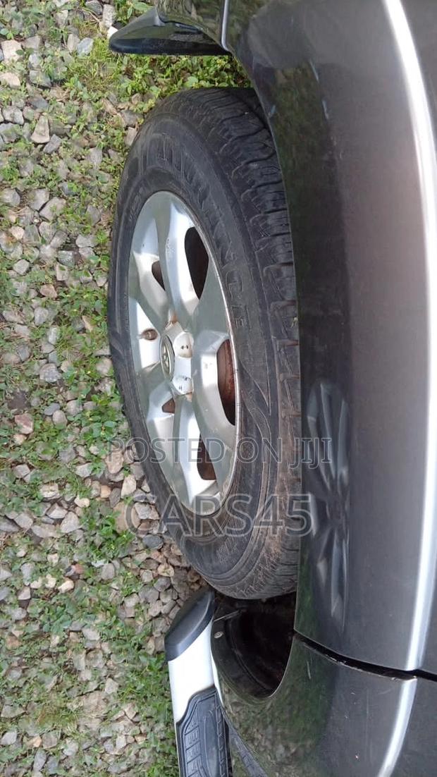 Toyota RAV4 2011 Gold