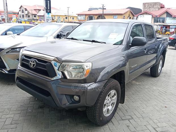 Toyota Tacoma 2015 Gray