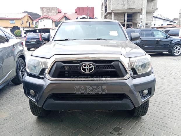 Toyota Tacoma 2015 Gray