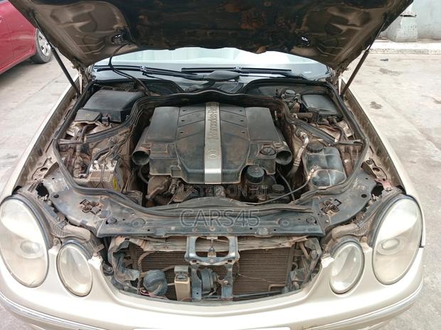 Mercedes-Benz E320 2003 Gold