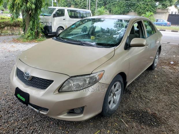 Toyota Corolla 2009 Gold